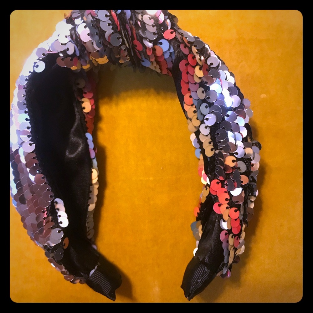 Sequence head band with knot on top